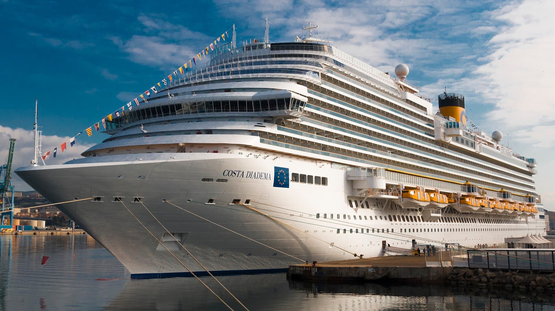 Navio Costa Diadema em Marselha