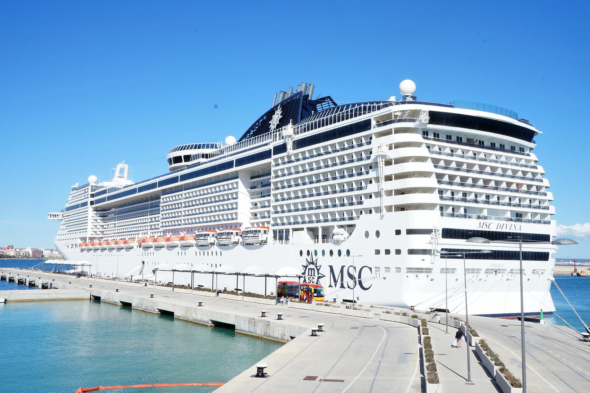 Navio MSC Divina em Palma de Maiorca