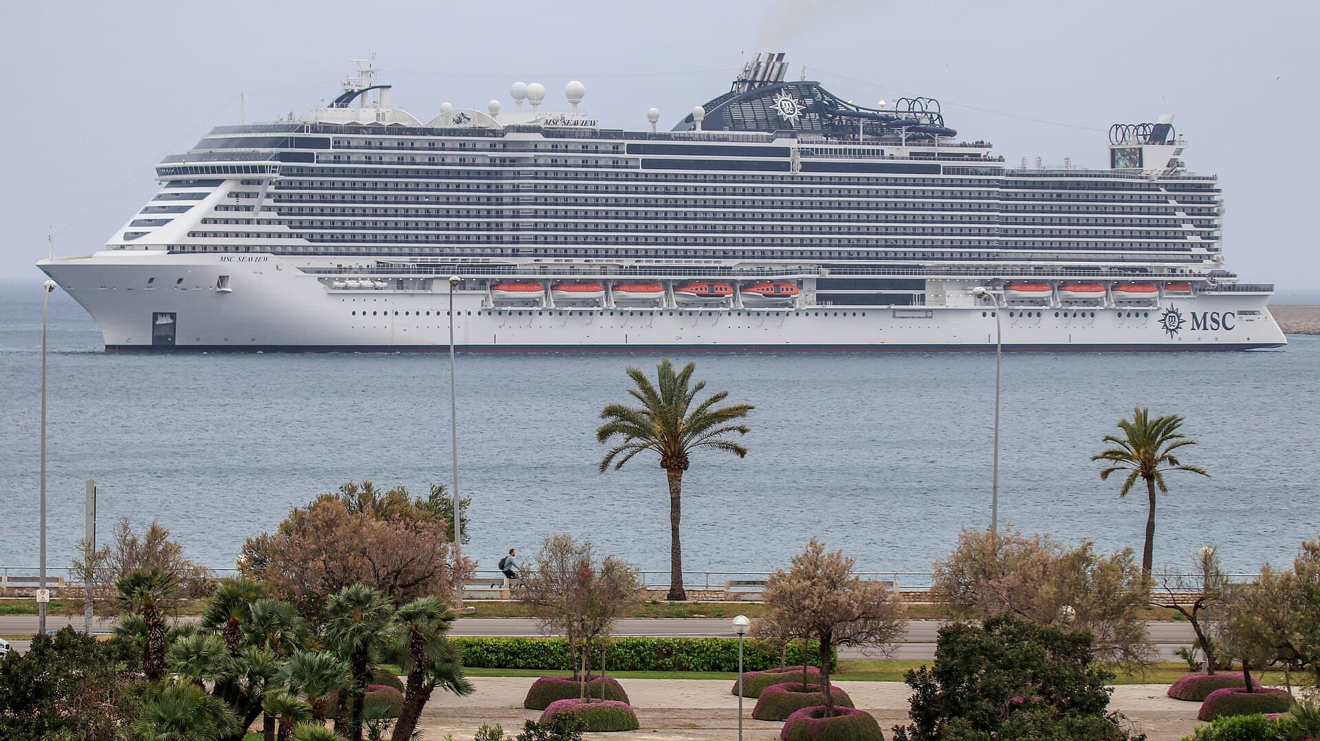Navio MSC Seaview de lado
