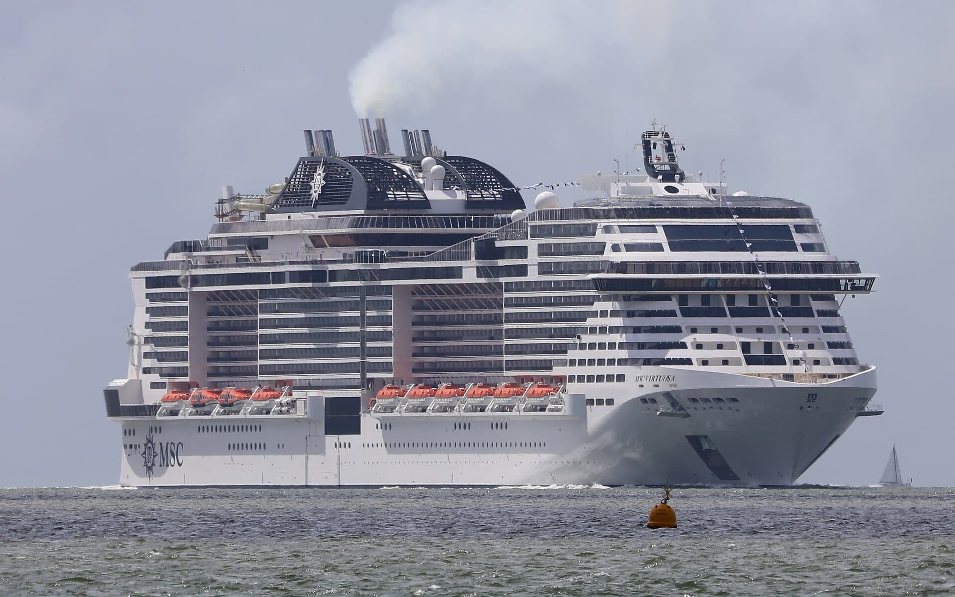 Navio MSC Virtuosa navegando
