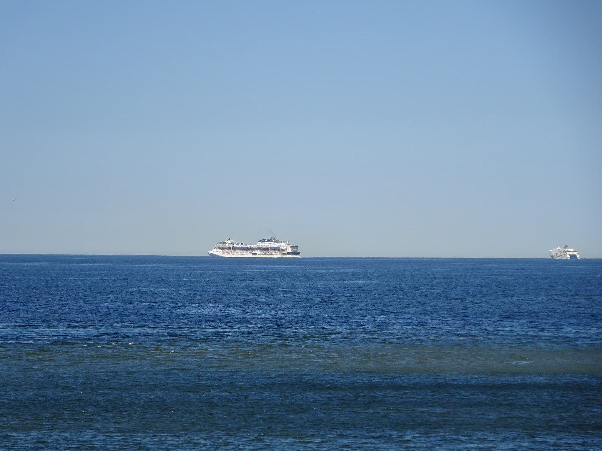 MSC Virtuosa saindo do porto