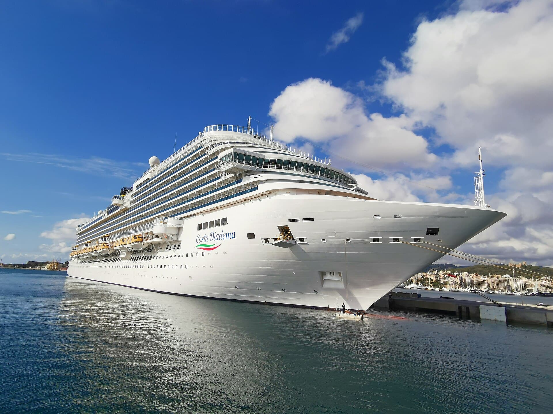 Costa Diadema atracado