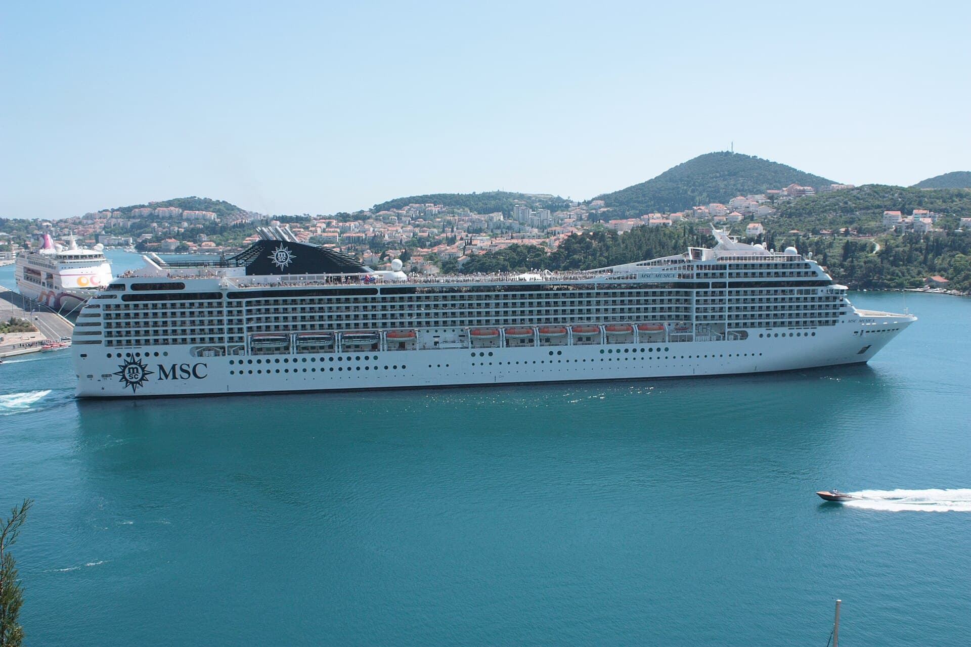 MSC Musica atracado em Dubrovnik