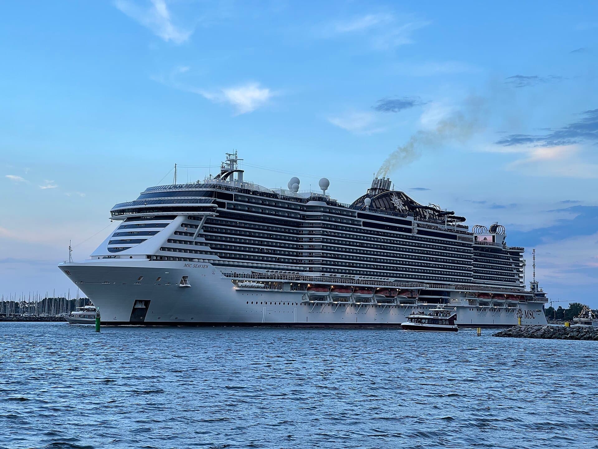 MSC Seaview saindo do porto