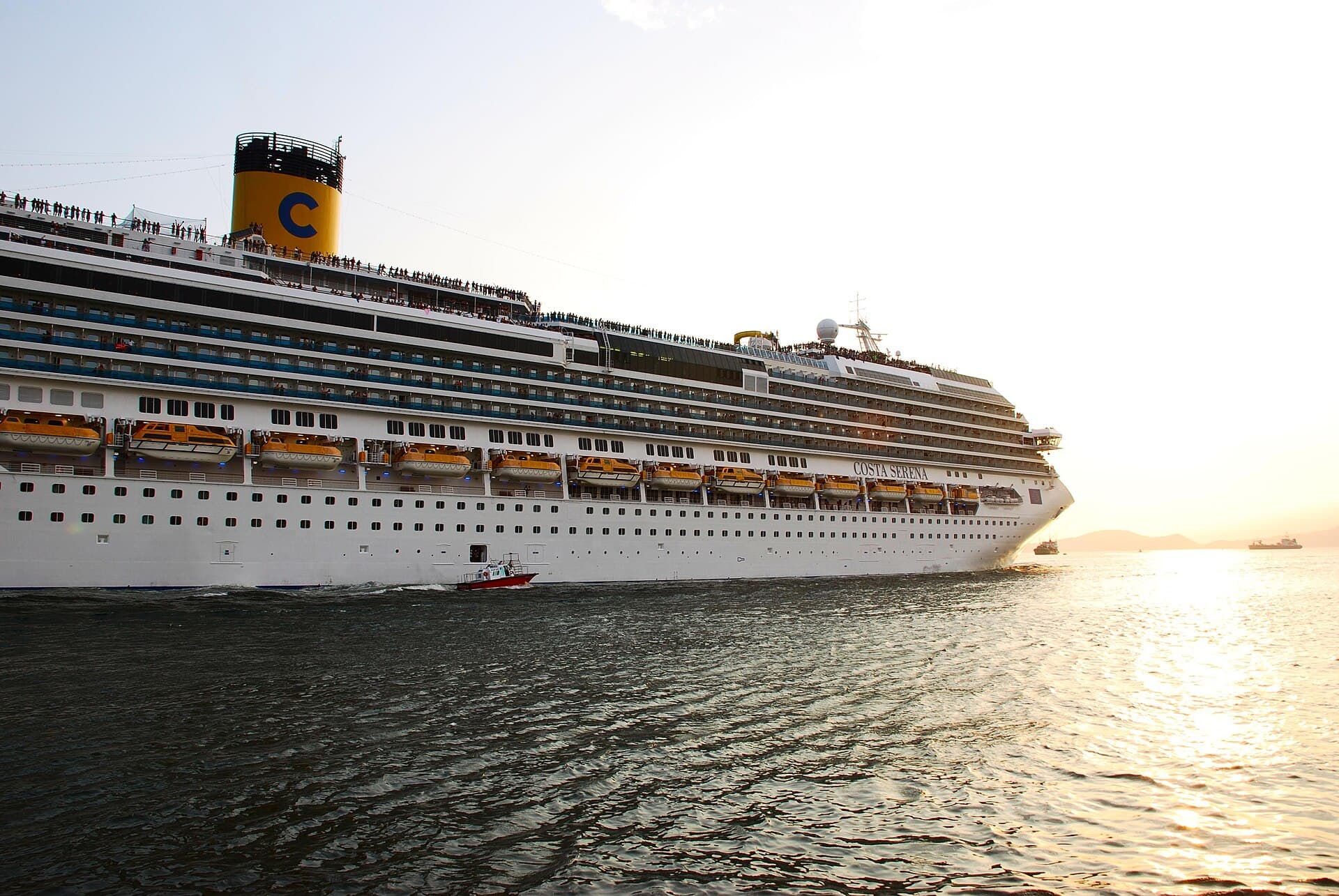 Costa Serena saindo do Porto de Santos